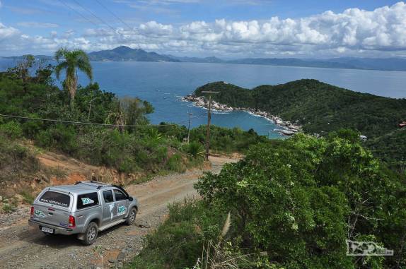 A rústica estrada para a praia da Tainha, em Bombinhas, litoral de Santa Catarina
